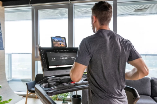 Беговая дорожка Sole F89 (21,5" TFT экран) с Z-образной рамой Беговая дорожка Sole F89 (21,5" TFT экран) с Z-образной рамой