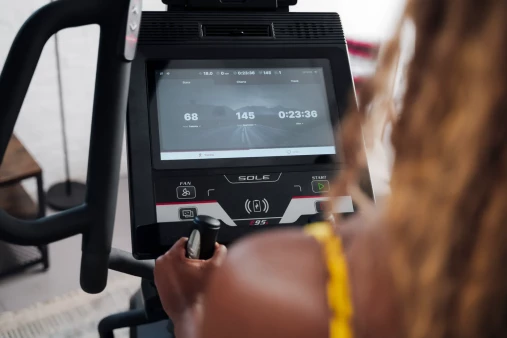 Эллиптический тренажер Sole Fitness Е95S (2023) с изменяемой длиной шага (46 - 61 см) Эллиптический тренажер Sole Fitness Е95S (2023) с изменяемой длиной шага (46 - 61 см)