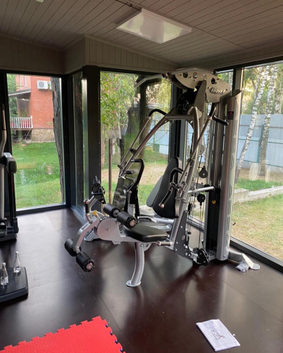 Мультистанция HOIST HV-4-ELITE со стеком 91 кг. Мультистанция HOIST HV-4-ELITE со стеком 91 кг.