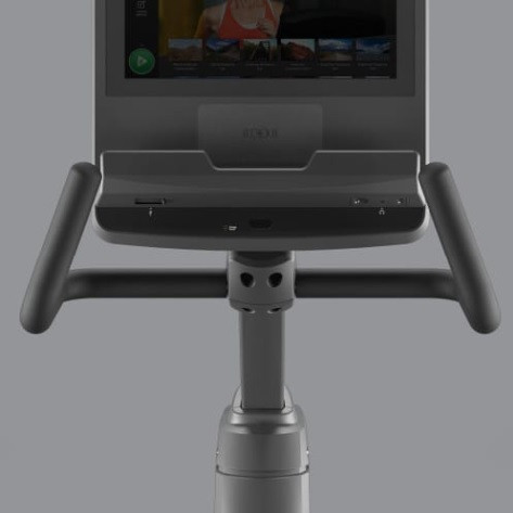 Горизонтальный велотренажер Matrix Endurance. Консоль Premium LED