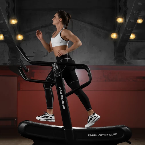 Беговая дорожка профессиональная инерционная механическая BRONZE GYM T940M CATERPILLAR (new 2026)