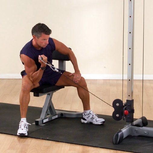 Стальные тросы с поворотными оконцовочными деталями, аналогичные применяющимся в военной авиации, выдерживают вес до 2500 фунтов (1130 кг) Стальные тросы с поворотными оконцовочными деталями, аналогичные применяющимся в военной авиации, выдерживают вес до 2500 фунтов (1130 кг)