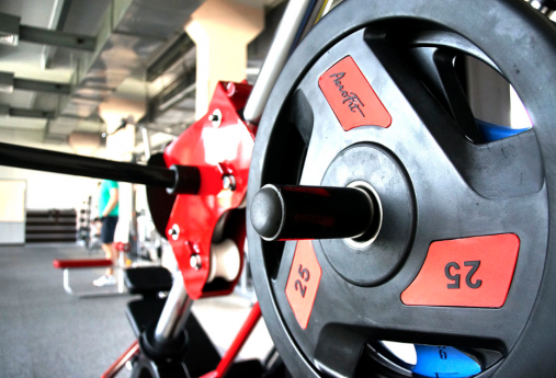 Набор 160 кг. черных олимпийских обрезиненных дисков AeroFit AFPLC 1.25-25KG с 3-мя хватами. Посадочное кольцо из нержавеющей стали Набор 160 кг. черных олимпийских обрезиненных дисков AeroFit AFPLC 1.25-25KG с 3-мя хватами. Посадочное кольцо из нержавеющей стали